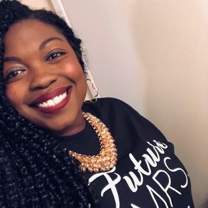 Meet your Posher, Danielle